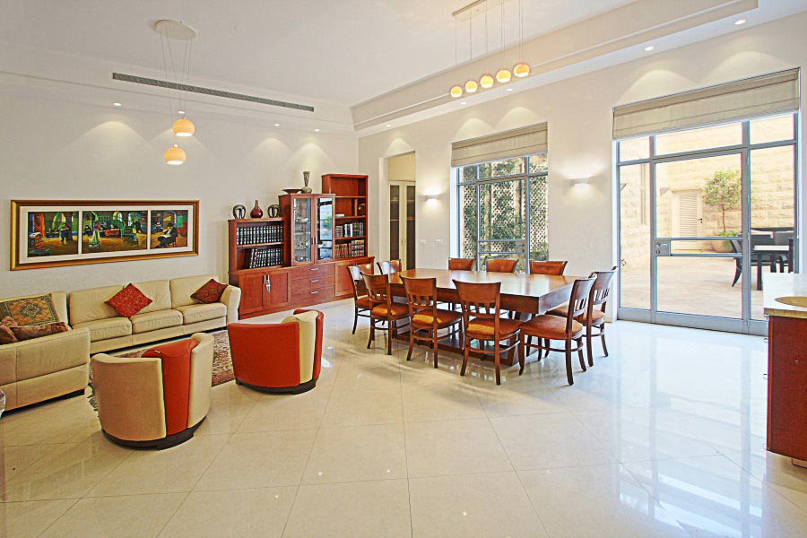 Living/Dining Area
