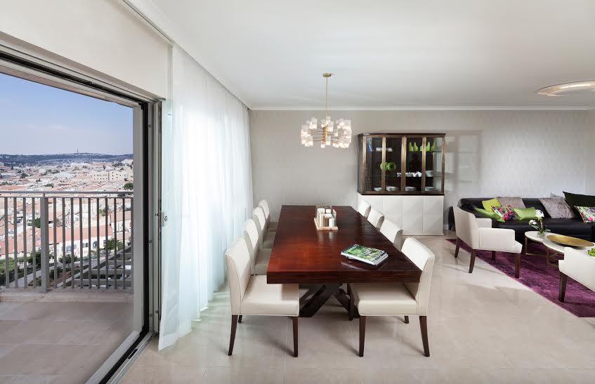 Living/Dining Area